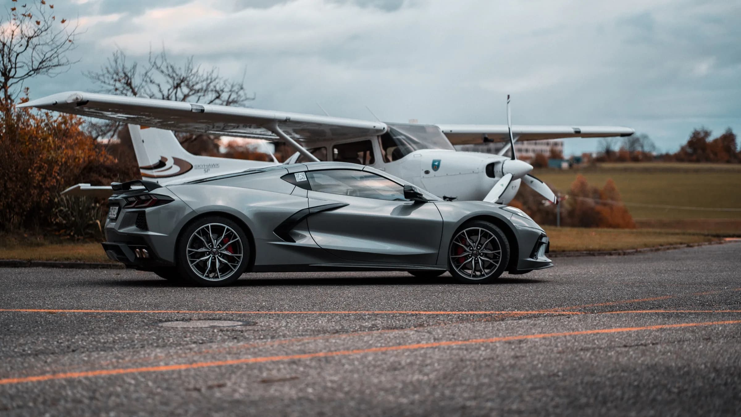 Corvette C8 next to a Cessna on the airfield